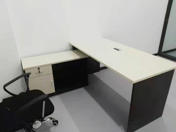 现代社会互联网的发展,江苏办公室办公桌销售价格,办公室会议桌也具备
